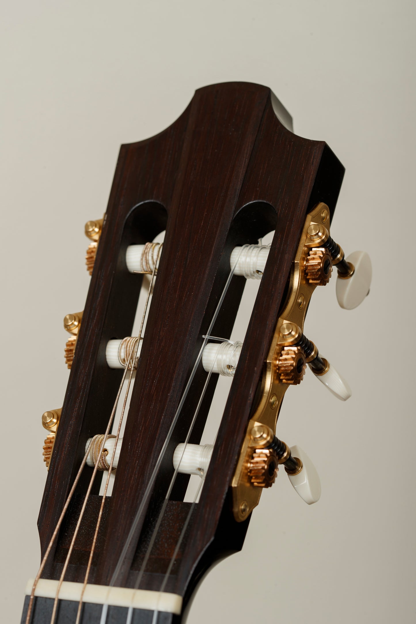 Richard Reynoso – 2023 Spruce / Brazilian Rosewood | 7-Fan Traditional Bracing